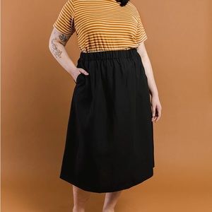 Tradlands Meadow Linen Skirt Black size small
